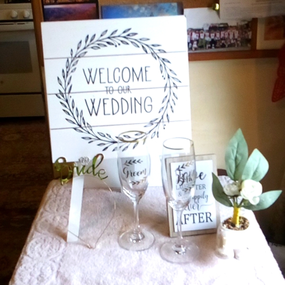 Wedding bundle: 16" Welcome tripod sign, bride tiara Bride Groom flutes